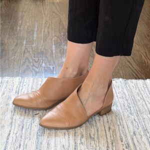 Universal Thread Tan Flats Sleek Minimalist Design
